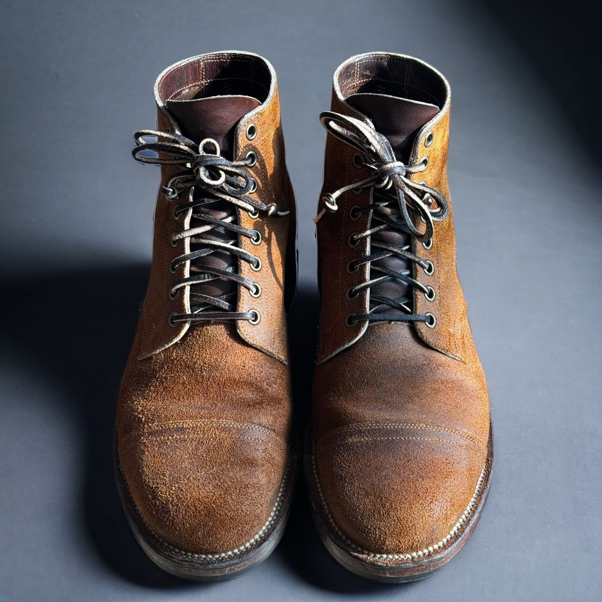 Photo by have.boots.will.travel on December 3, 2024 of the Viberg Service Boot PCT in Horween Golden Brown Predator Roughout.