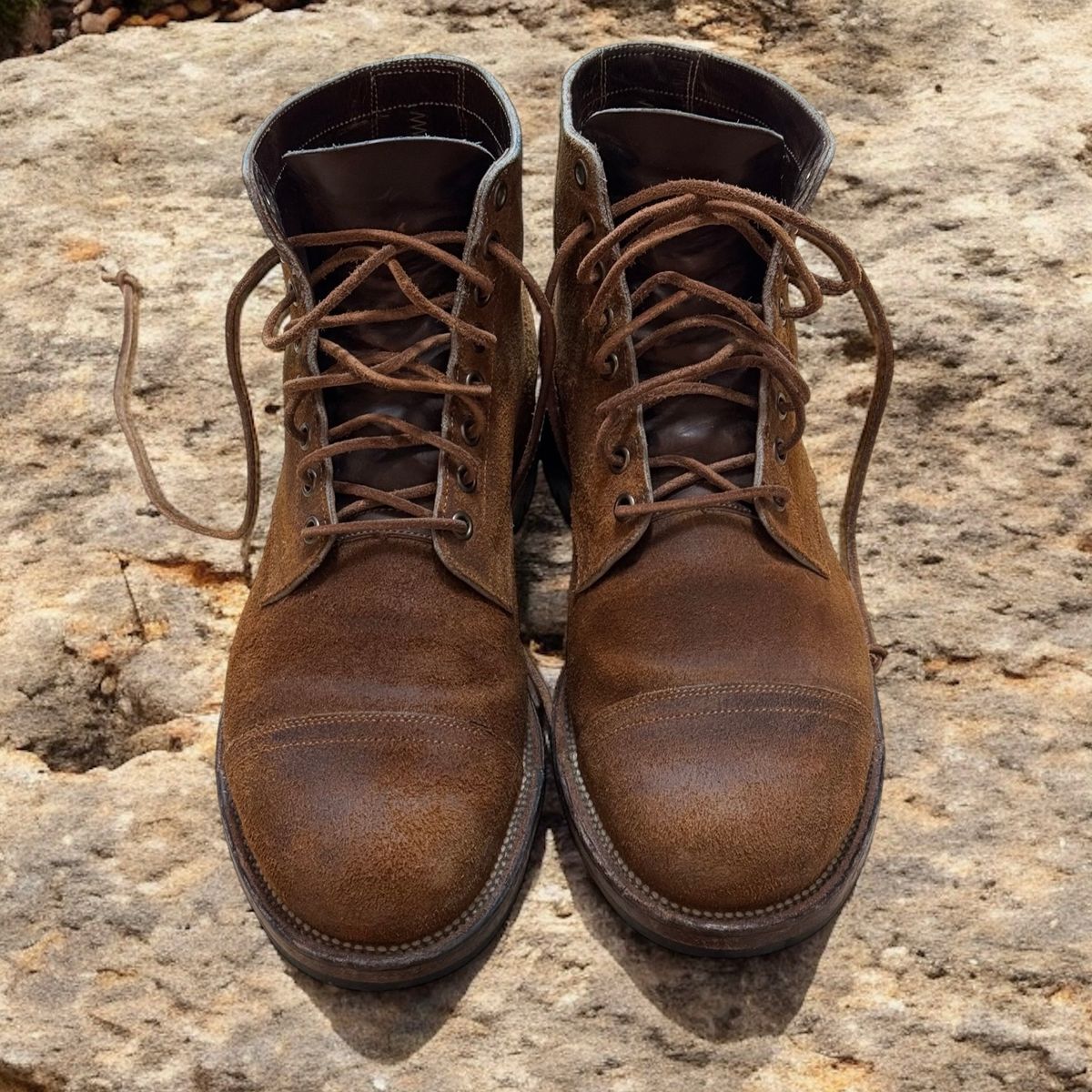 Photo by have.boots.will.travel on January 26, 2025 of the Viberg Service Boot PCT in Horween Golden Brown Predator Roughout.