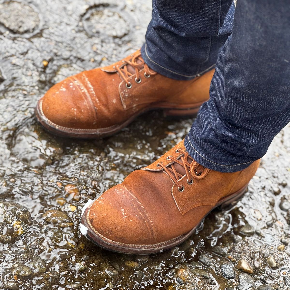 Photo by have.boots.will.travel on January 30, 2025 of the Viberg Service Boot PCT in Horween Golden Brown Predator Roughout.