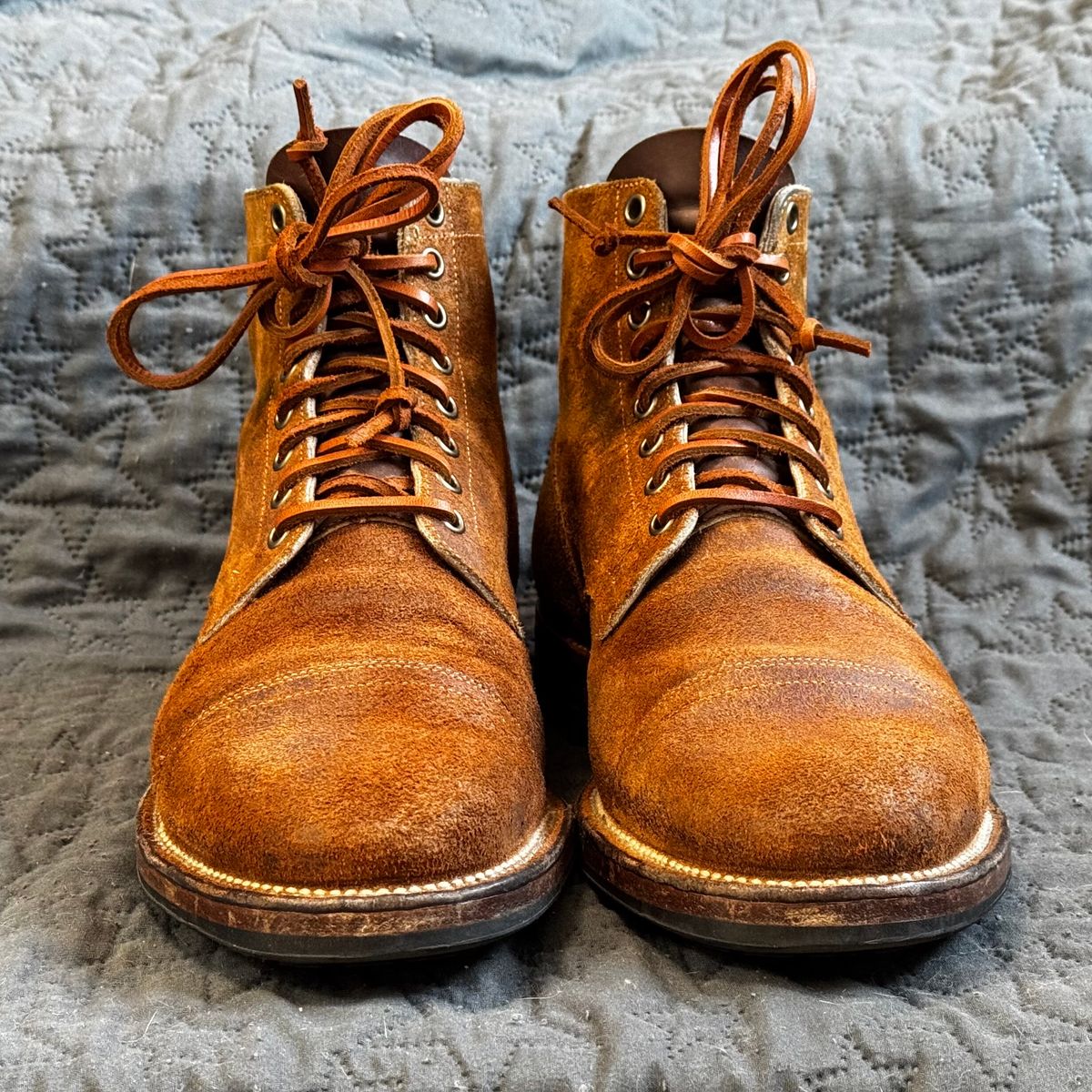 Photo by have.boots.will.travel on February 5, 2025 of the Viberg Service Boot PCT in Horween Golden Brown Predator Roughout.