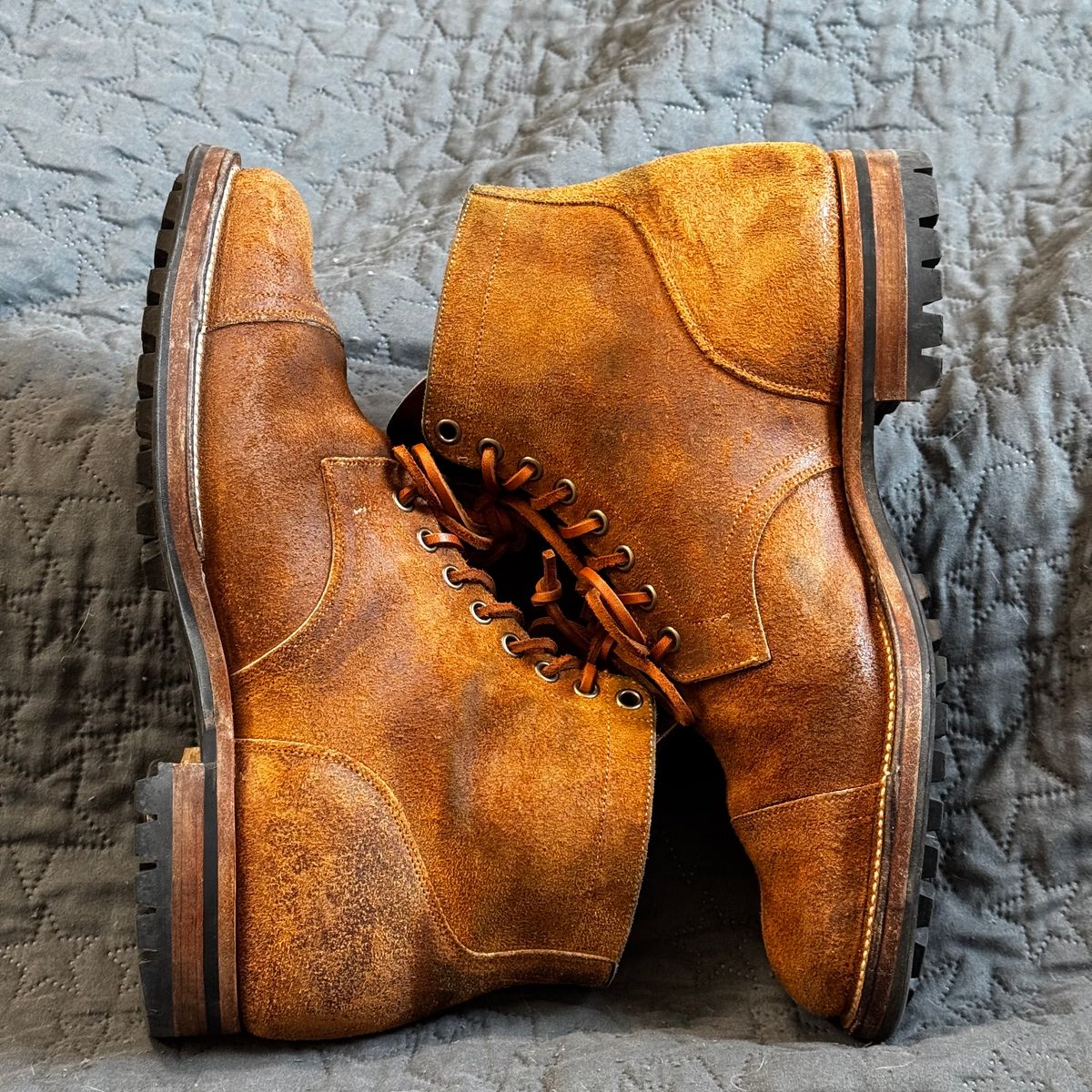 Photo by have.boots.will.travel on February 5, 2025 of the Viberg Service Boot PCT in Horween Golden Brown Predator Roughout.