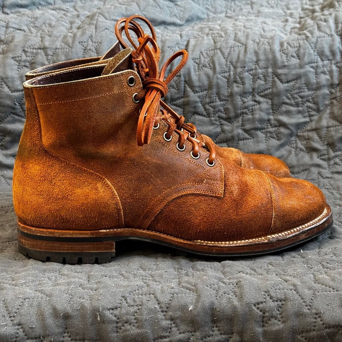 Photo by have.boots.will.travel on February 5, 2025 of the Viberg Service Boot PCT in Horween Golden Brown Predator Roughout.