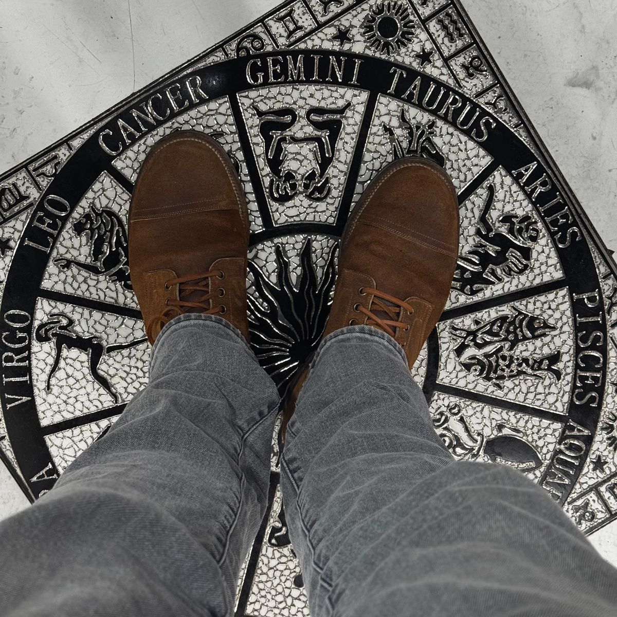 Photo by have.boots.will.travel on February 12, 2025 of the Viberg Service Boot PCT in Horween Golden Brown Predator Roughout.