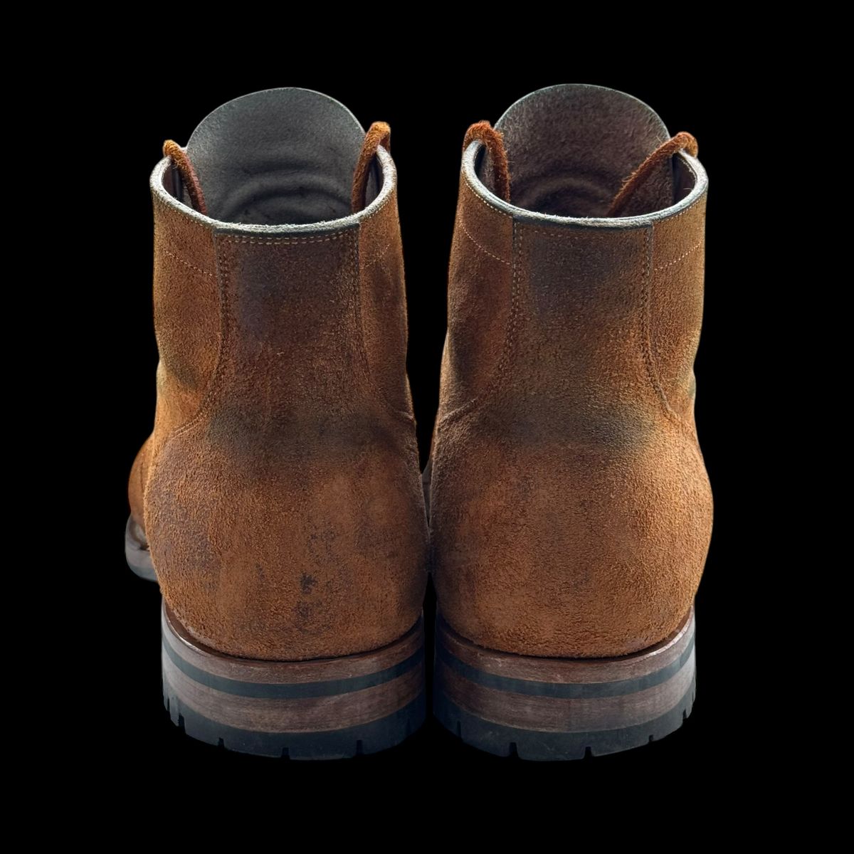 Photo by have.boots.will.travel on March 5, 2025 of the Viberg Service Boot PCT in Horween Golden Brown Predator Roughout.
