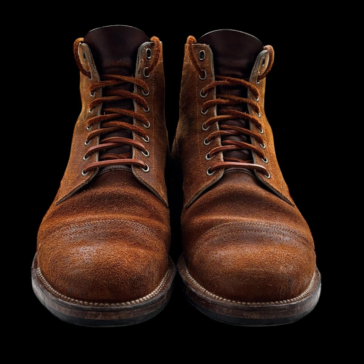 Photo by have.boots.will.travel on March 5, 2025 of the Viberg Service Boot PCT in Horween Golden Brown Predator Roughout.