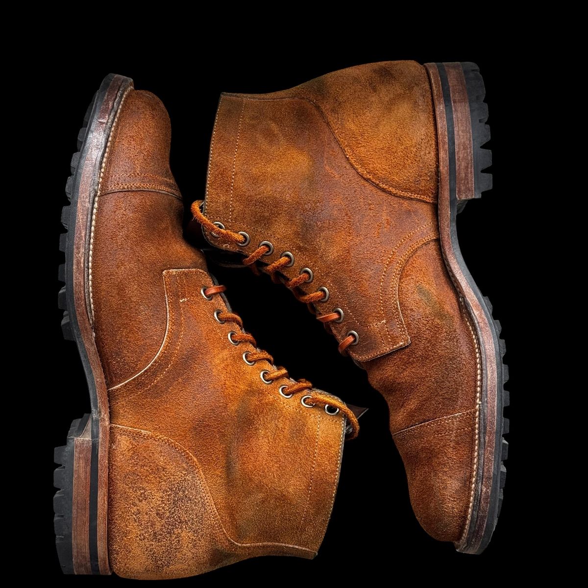 Photo by have.boots.will.travel on March 5, 2025 of the Viberg Service Boot PCT in Horween Golden Brown Predator Roughout.