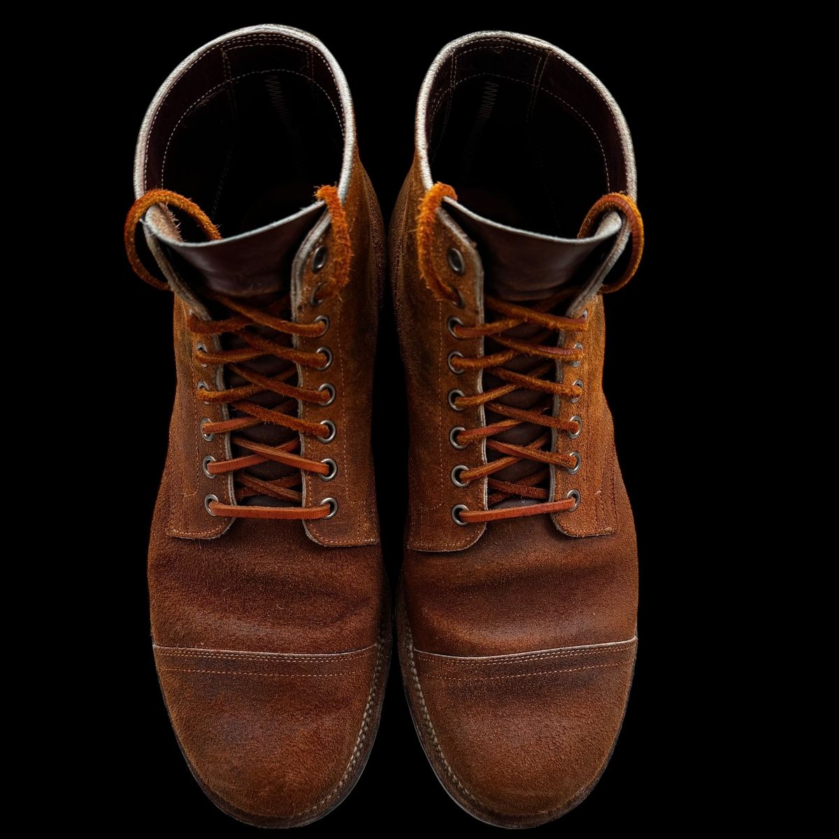 Photo by have.boots.will.travel on March 5, 2025 of the Viberg Service Boot PCT in Horween Golden Brown Predator Roughout.