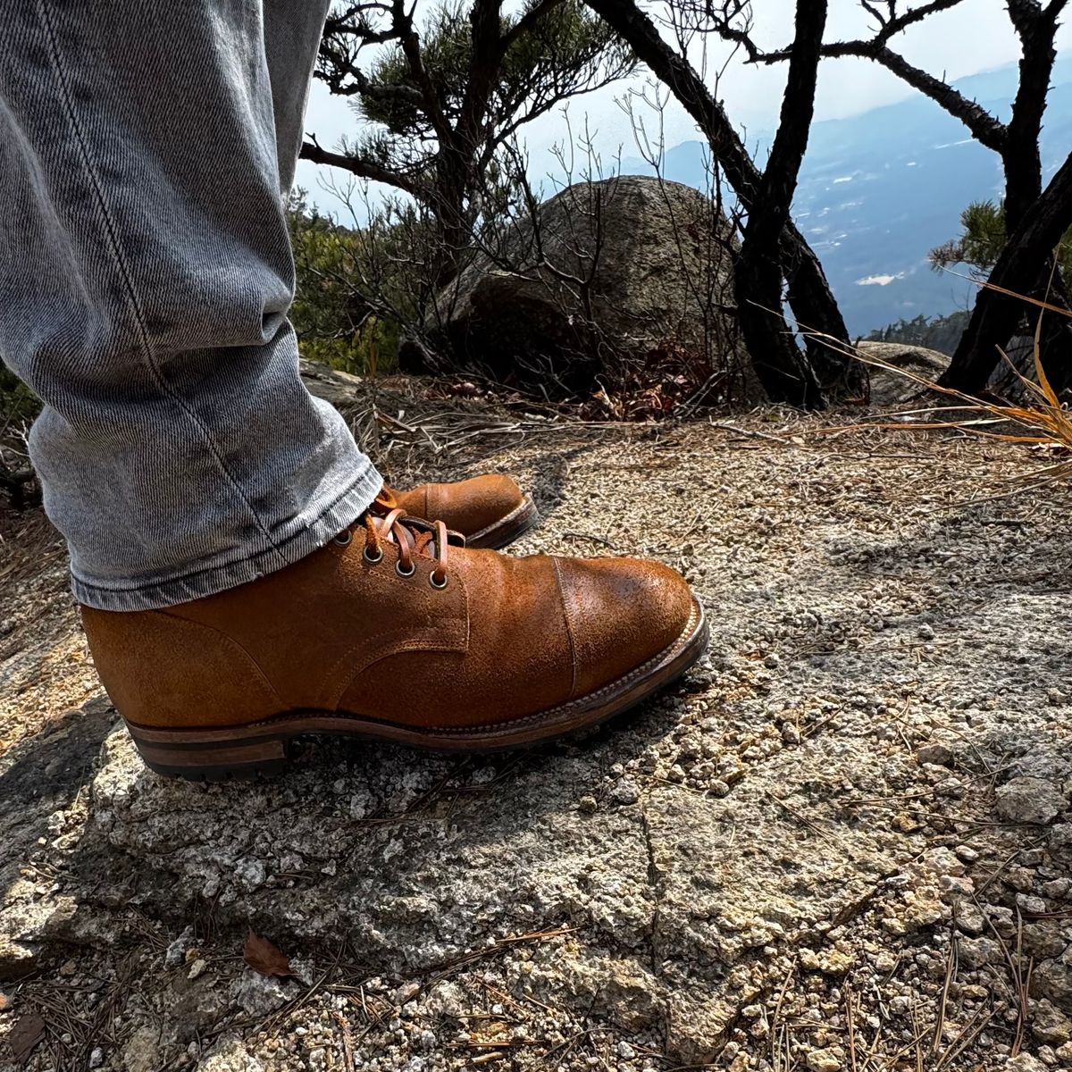 Photo by have.boots.will.travel on March 8, 2025 of the Viberg Service Boot PCT in Horween Golden Brown Predator Roughout.