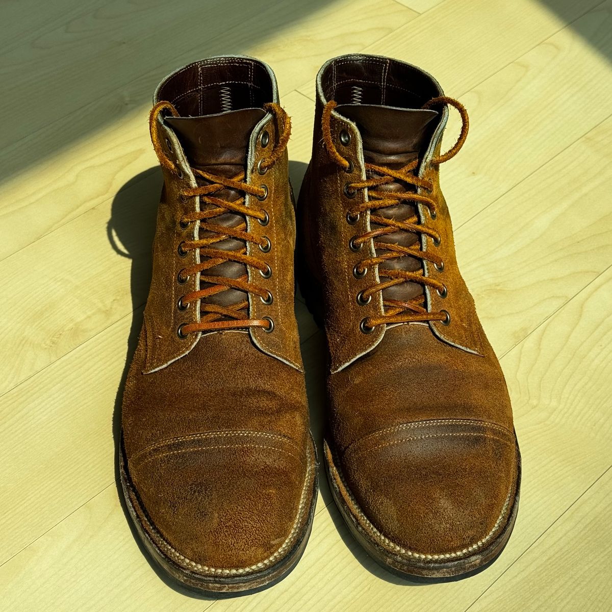 Photo by have.boots.will.travel on April 3, 2025 of the Viberg Service Boot PCT in Horween Golden Brown Predator Roughout.