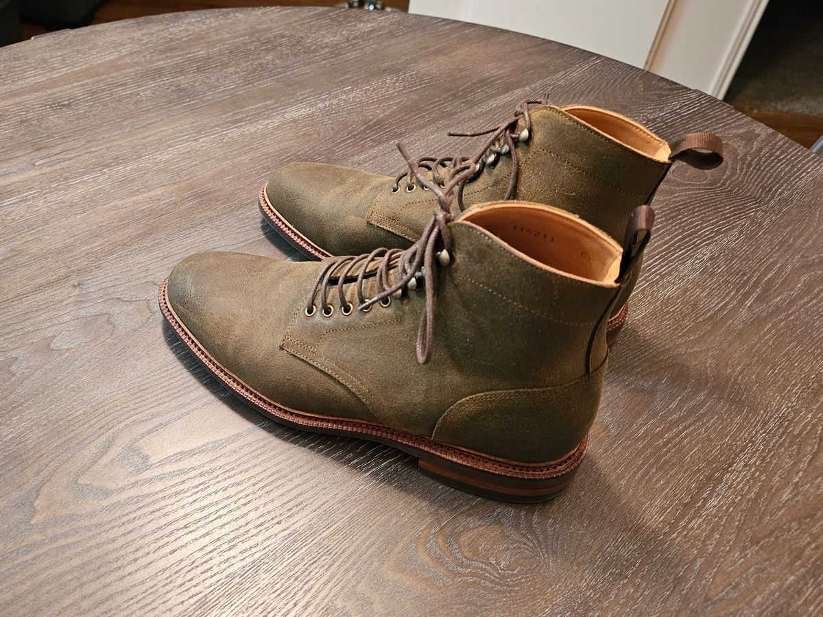 Photo by AspiringNormie on November 30, 2023 of the Meermin Service Boot in C.F. Stead Leaf Green Waxy Commander Suede.