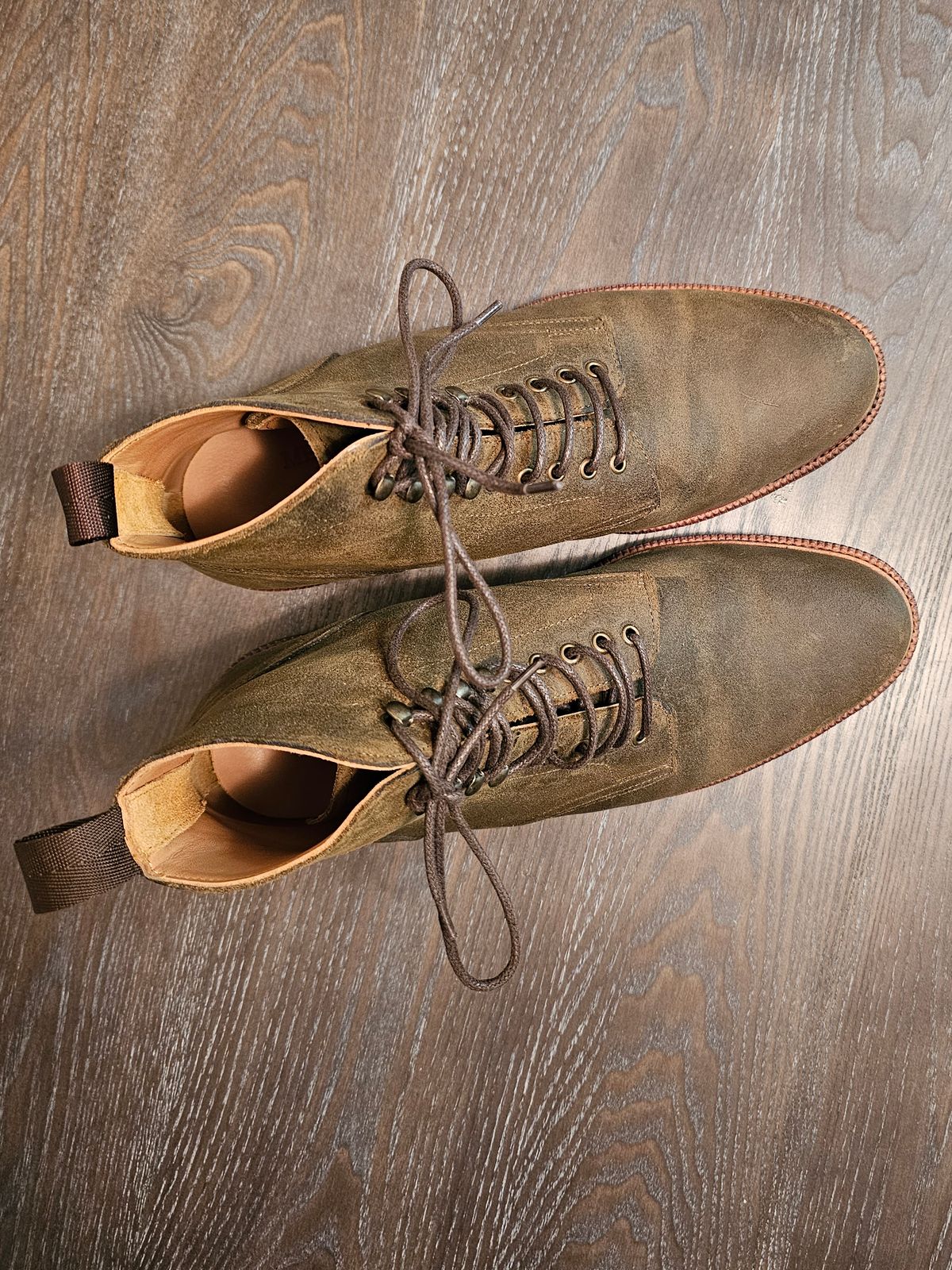 Photo by AspiringNormie on November 30, 2023 of the Meermin Service Boot in C.F. Stead Leaf Green Waxy Commander Suede.