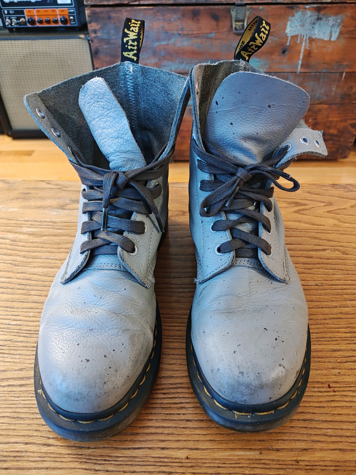 Photo by stephankarolat on February 2, 2024 of the Dr. Martens 1460 Pascal Made In England in Zinc Grey Virginia.
