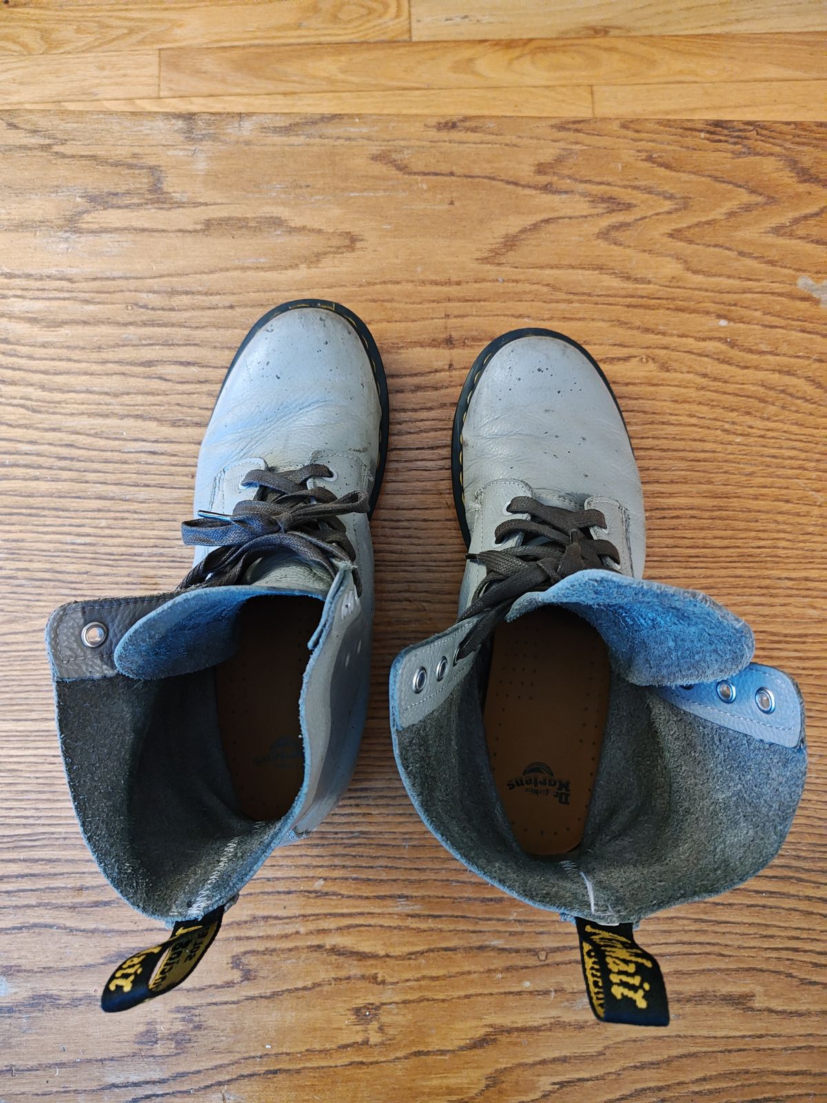 Photo by stephankarolat on February 2, 2024 of the Dr. Martens 1460 Pascal Made In England in Zinc Grey Virginia.