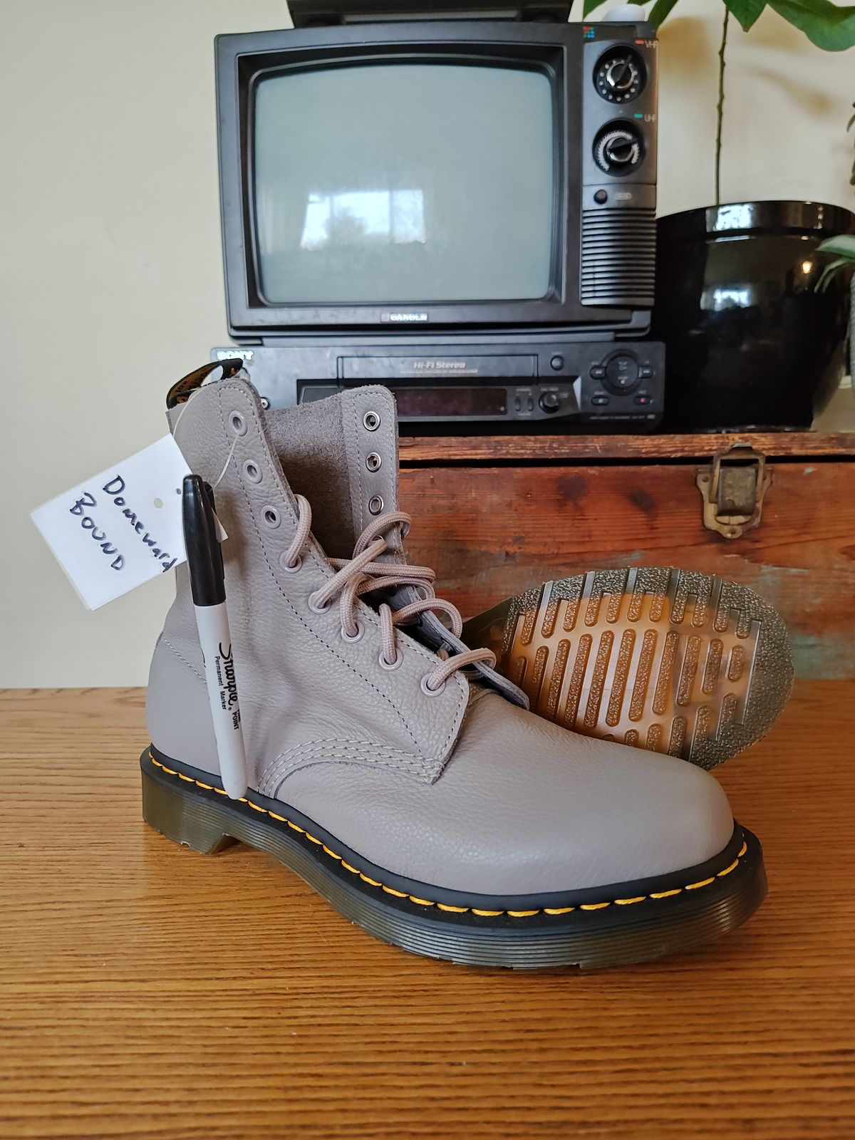 Photo by stephankarolat on October 1, 2023 of the Dr. Martens 1460 Pascal Made In England in Zinc Grey Virginia.
