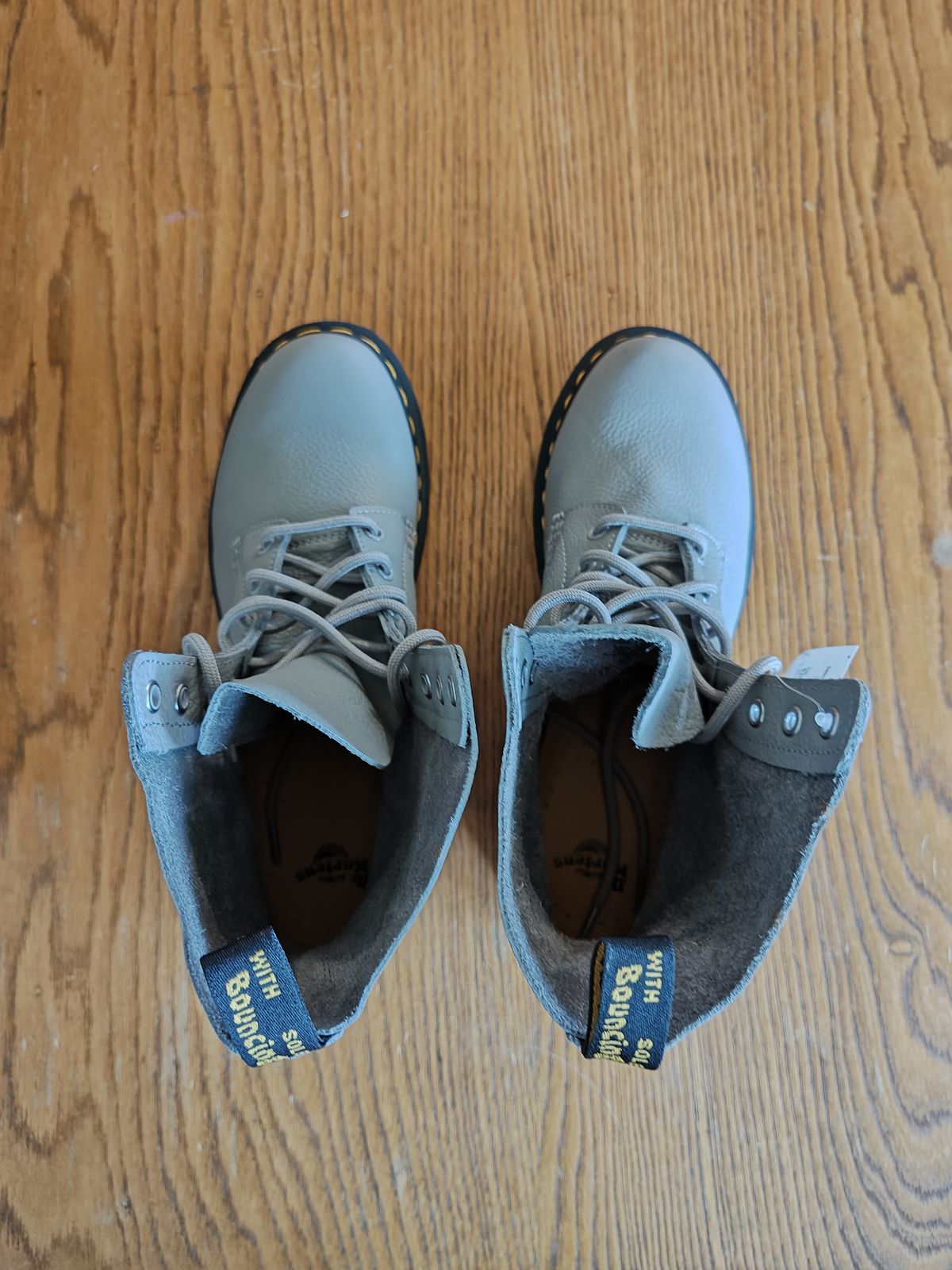 Photo by stephankarolat on October 1, 2023 of the Dr. Martens 1460 Pascal Made In England in Zinc Grey Virginia.