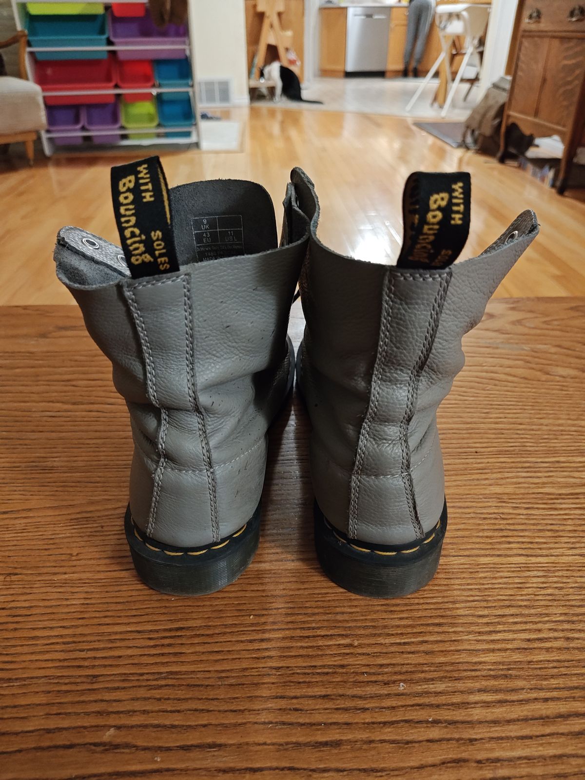 Photo by stephankarolat on November 2, 2023 of the Dr. Martens 1460 Pascal Made In England in Zinc Grey Virginia.