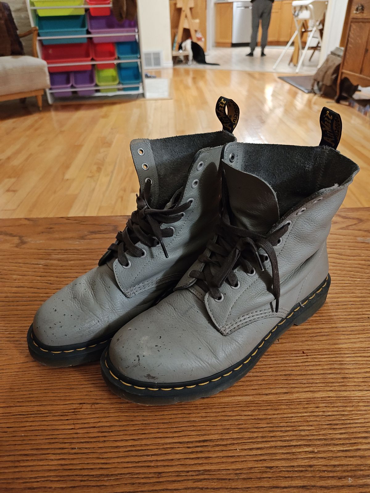 Photo by stephankarolat on November 2, 2023 of the Dr. Martens 1460 Pascal Made In England in Zinc Grey Virginia.
