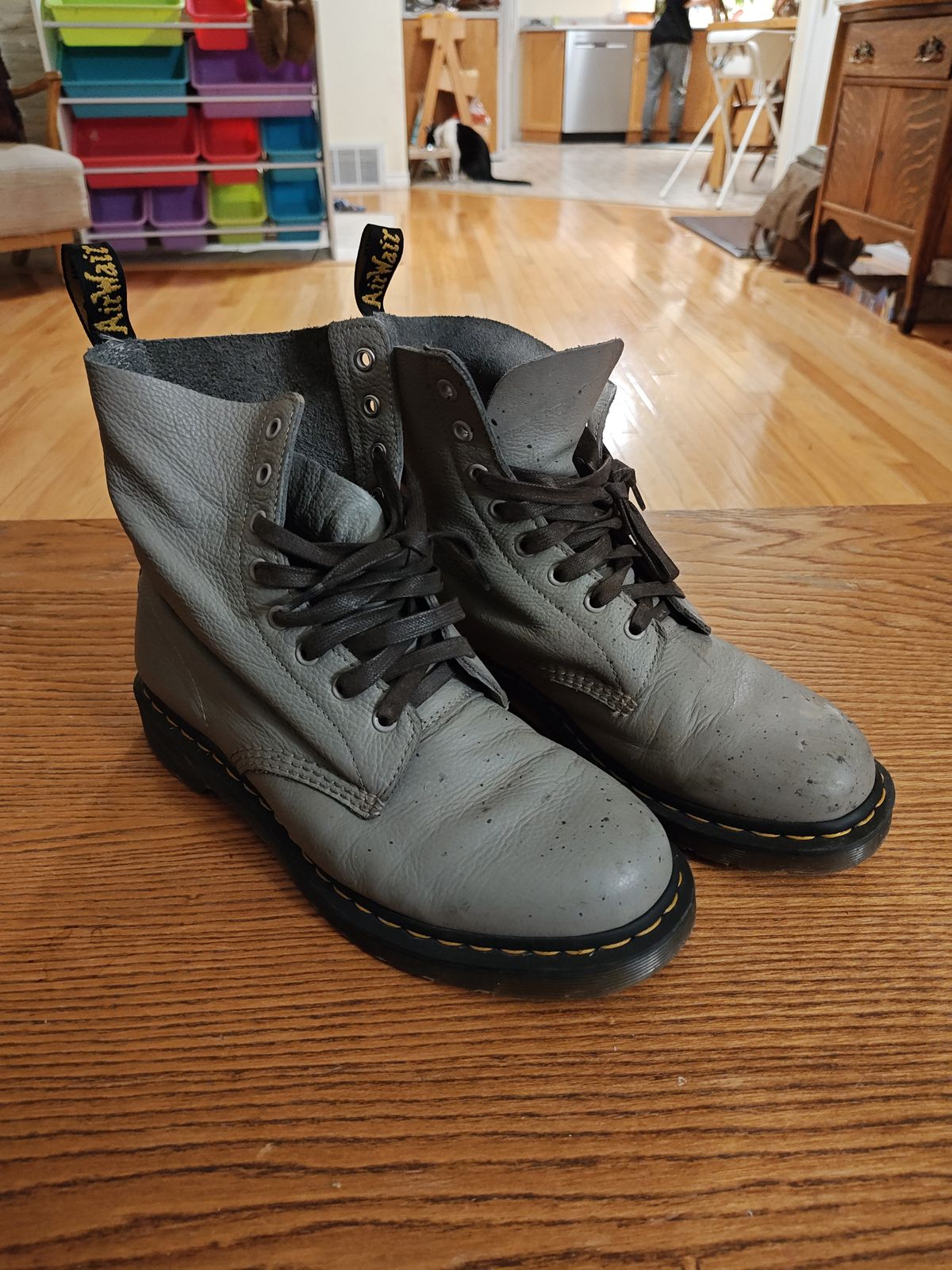 Photo by stephankarolat on November 2, 2023 of the Dr. Martens 1460 Pascal Made In England in Zinc Grey Virginia.