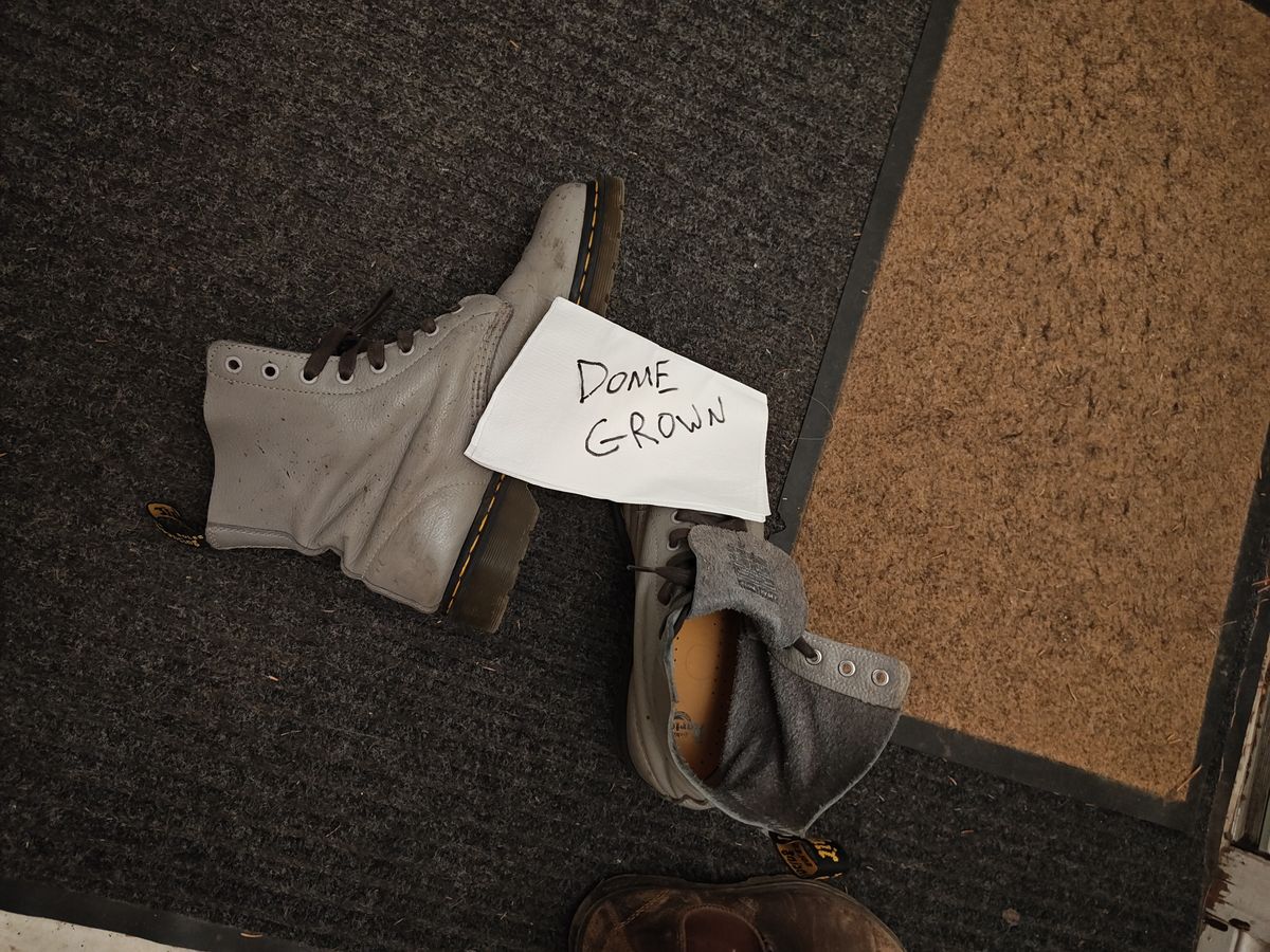 Photo by stephankarolat on November 2, 2023 of the Dr. Martens 1460 Pascal Made In England in Zinc Grey Virginia.