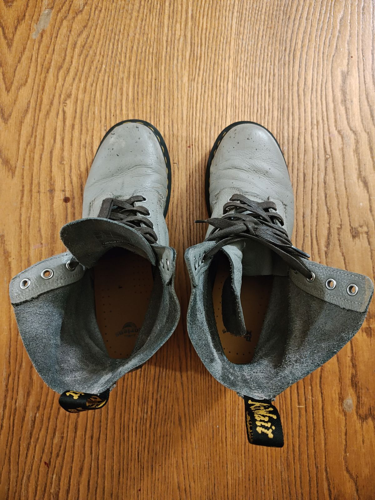Photo by stephankarolat on November 2, 2023 of the Dr. Martens 1460 Pascal Made In England in Zinc Grey Virginia.