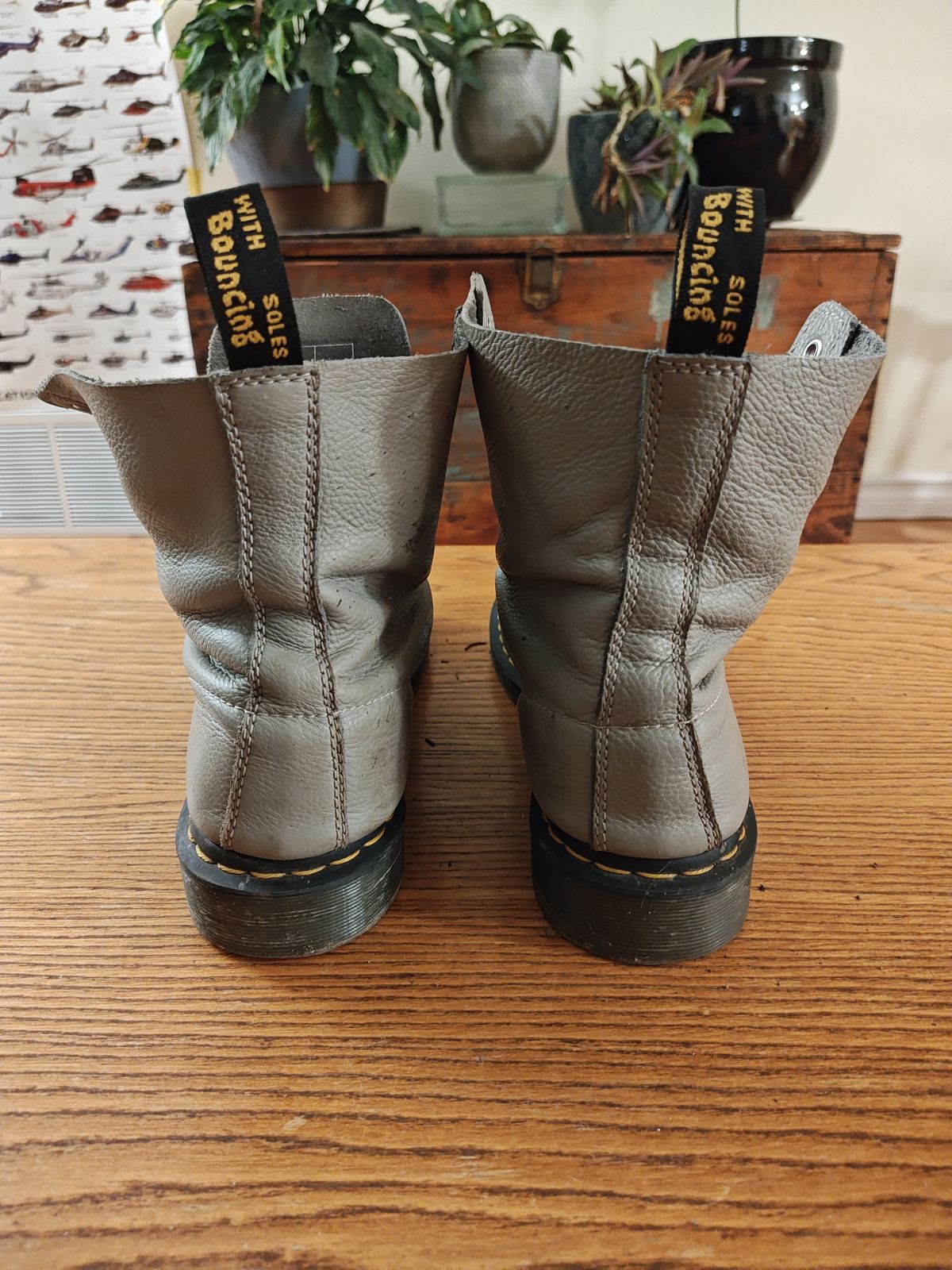 Photo by stephankarolat on December 5, 2023 of the Dr. Martens 1460 Pascal Made In England in Zinc Grey Virginia.