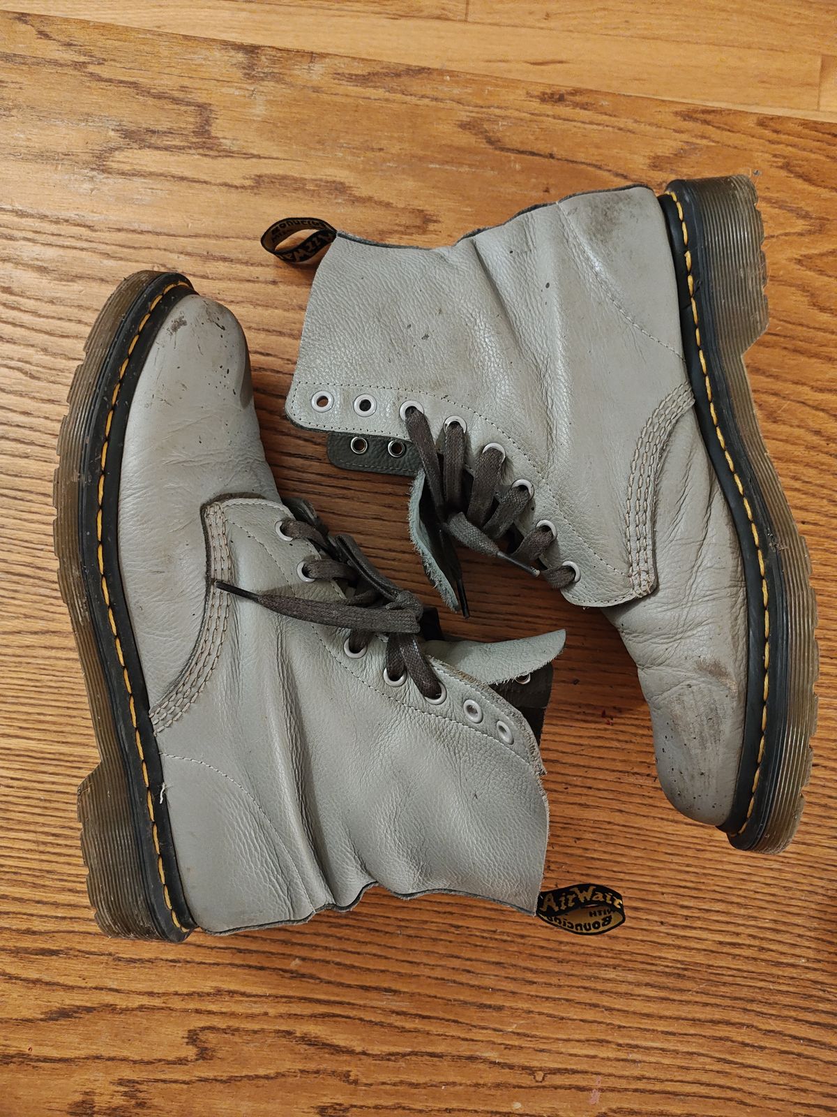 Photo by stephankarolat on December 5, 2023 of the Dr. Martens 1460 Pascal Made In England in Zinc Grey Virginia.