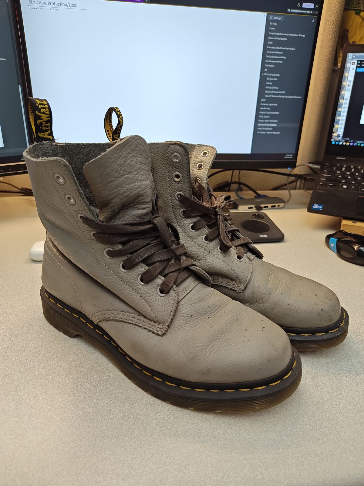 Photo by stephankarolat on January 5, 2024 of the Dr. Martens 1460 Pascal Made In England in Zinc Grey Virginia.