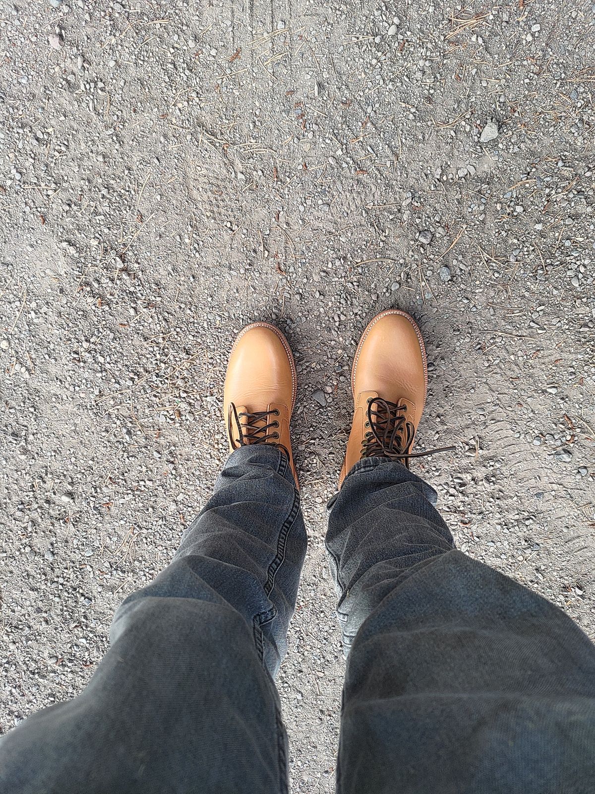 Photo by stephankarolat on October 1, 2022 of the Grant Stone Diesel Boot in Horween English Tan Essex.