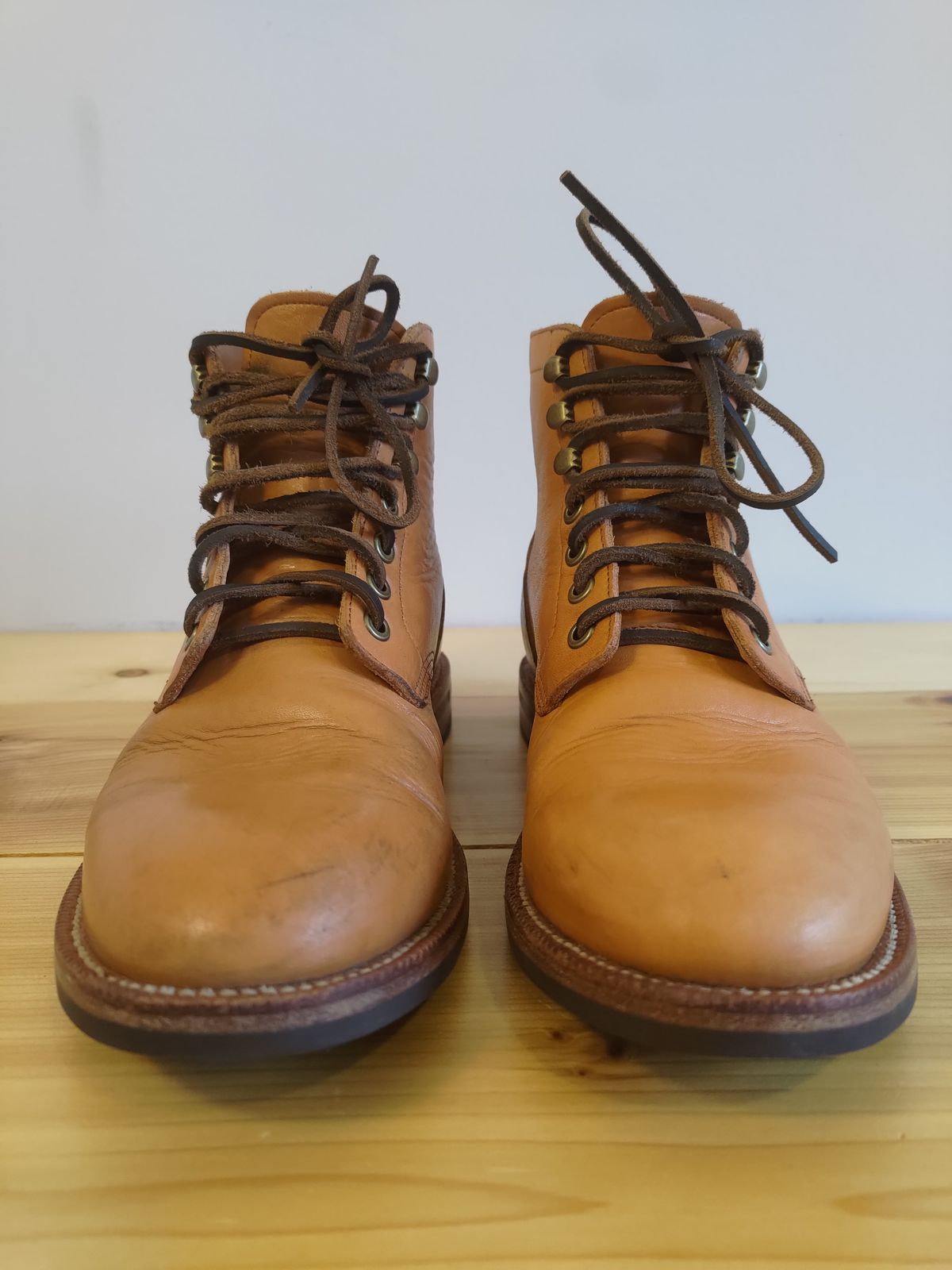 Photo by stephankarolat on November 1, 2022 of the Grant Stone Diesel Boot in Horween English Tan Essex.