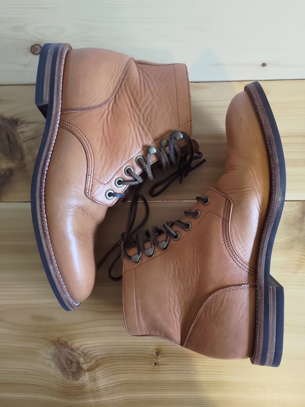Photo by stephankarolat on November 1, 2022 of the Grant Stone Diesel Boot in Horween English Tan Essex.