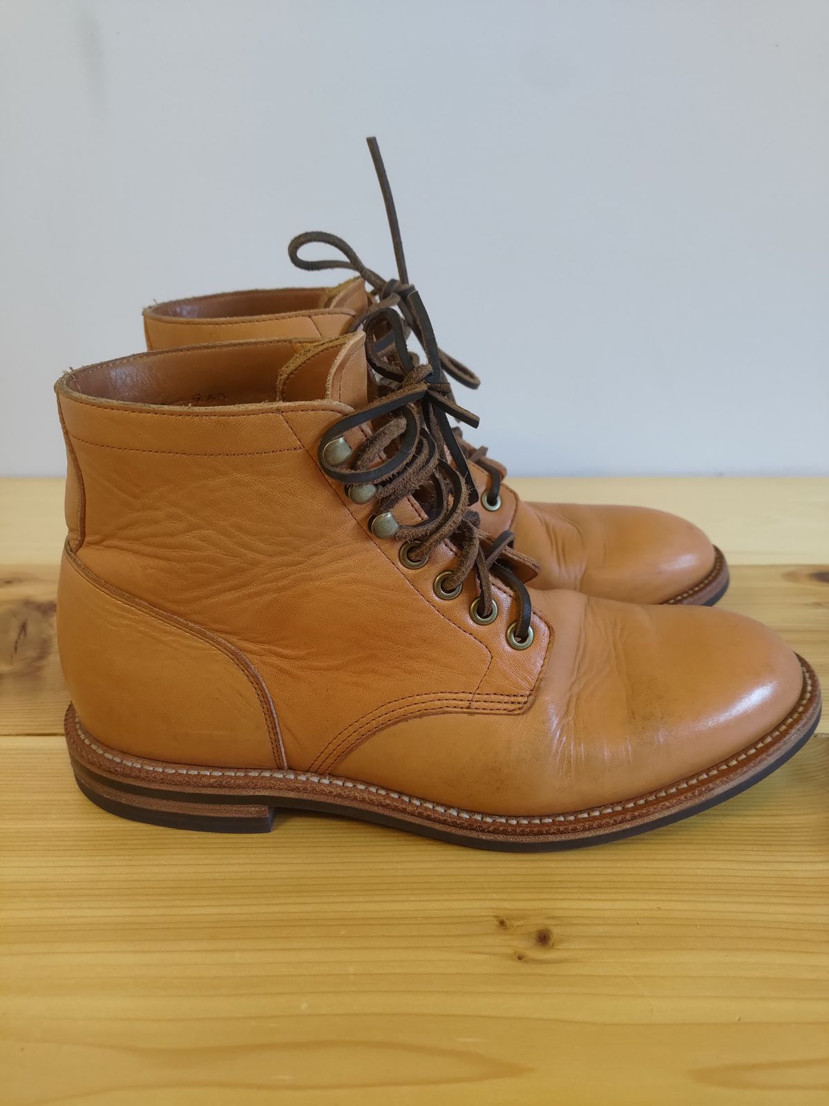 Photo by stephankarolat on November 1, 2022 of the Grant Stone Diesel Boot in Horween English Tan Essex.
