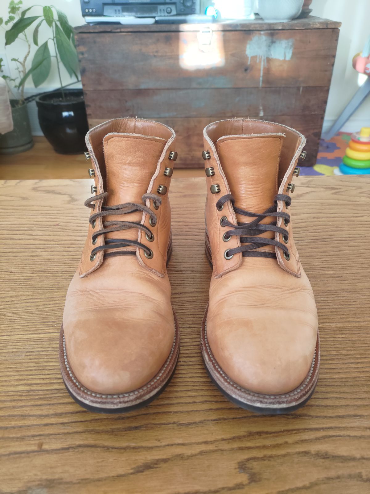 Photo by stephankarolat on December 4, 2022 of the Grant Stone Diesel Boot in Horween English Tan Essex.