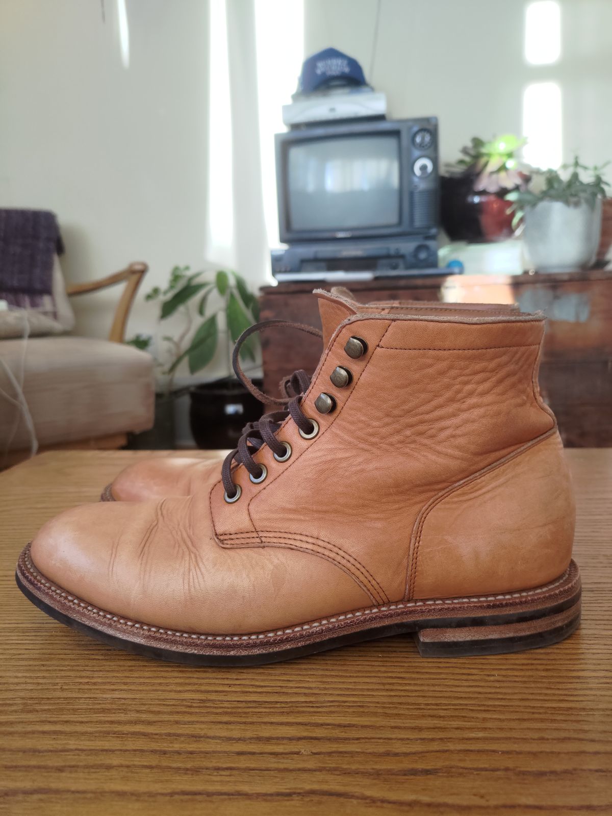 Photo by stephankarolat on December 4, 2022 of the Grant Stone Diesel Boot in Horween English Tan Essex.