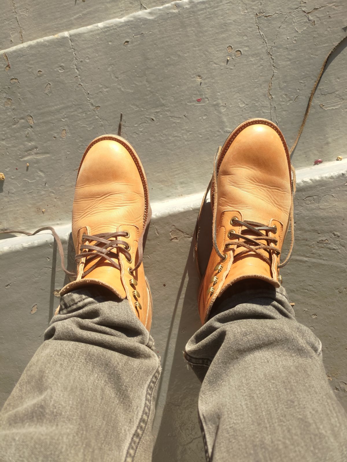 Photo by stephankarolat on December 4, 2022 of the Grant Stone Diesel Boot in Horween English Tan Essex.