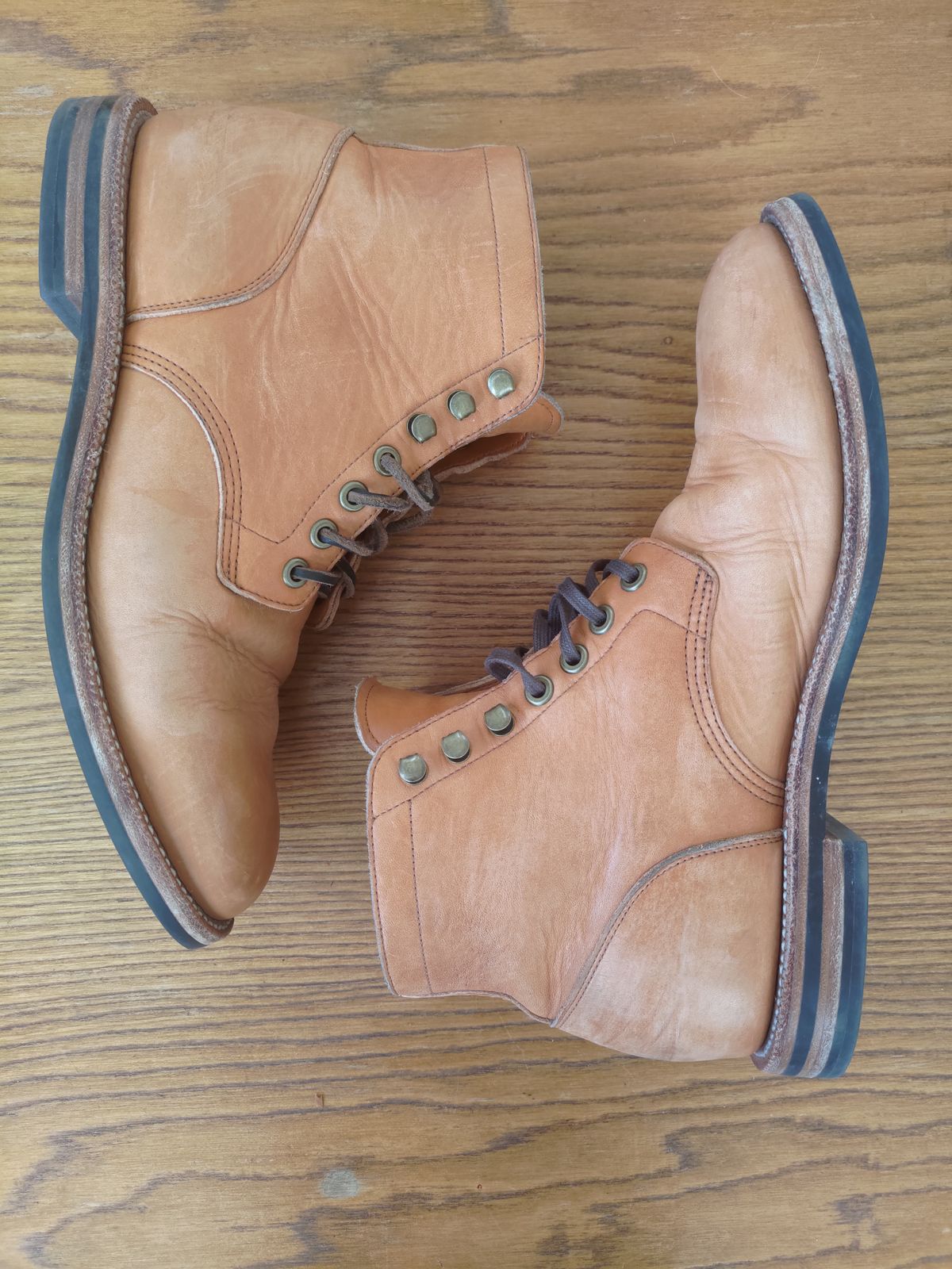 Photo by stephankarolat on December 4, 2022 of the Grant Stone Diesel Boot in Horween English Tan Essex.