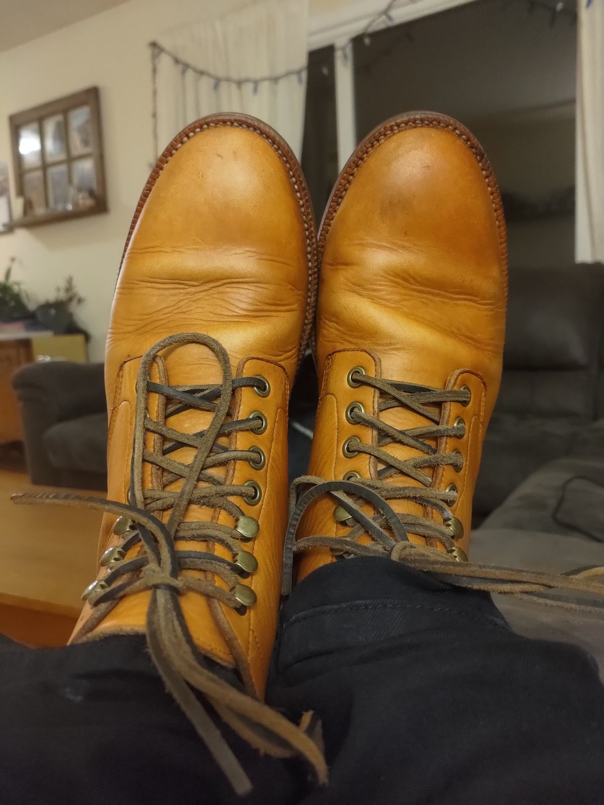Photo by stephankarolat on January 5, 2023 of the Grant Stone Diesel Boot in Horween English Tan Essex.
