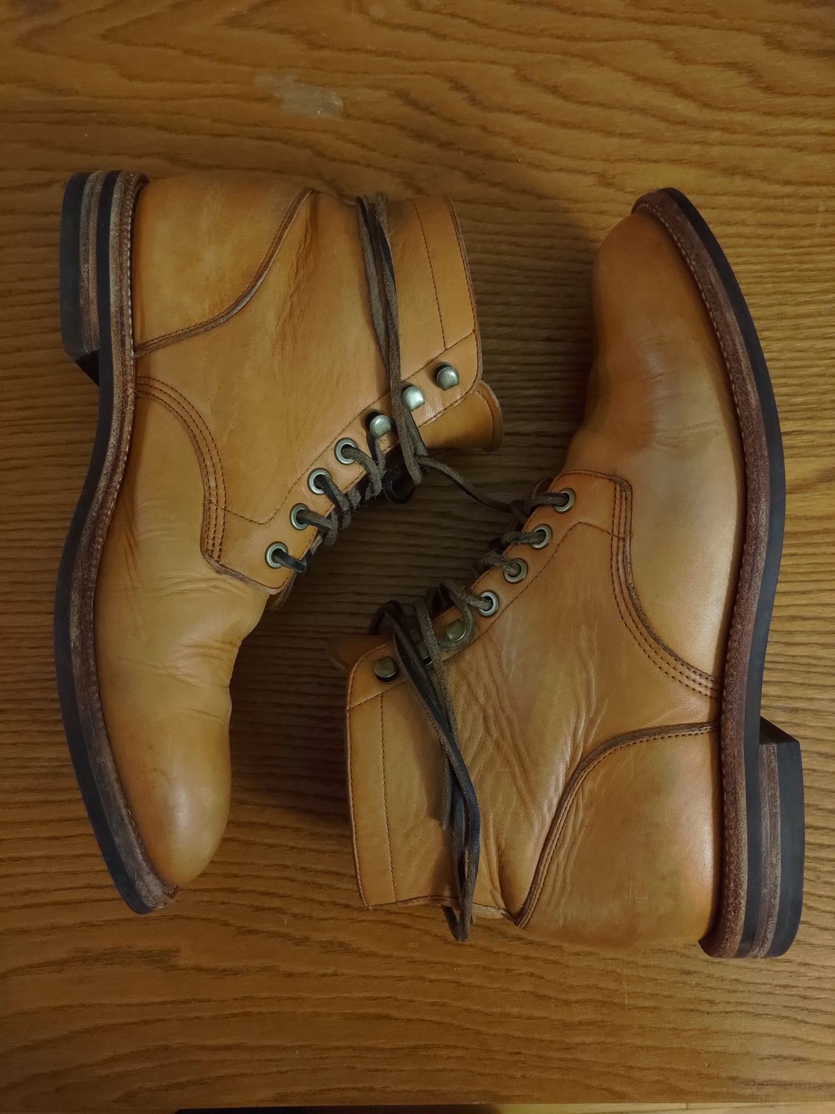 Photo by stephankarolat on January 5, 2023 of the Grant Stone Diesel Boot in Horween English Tan Essex.