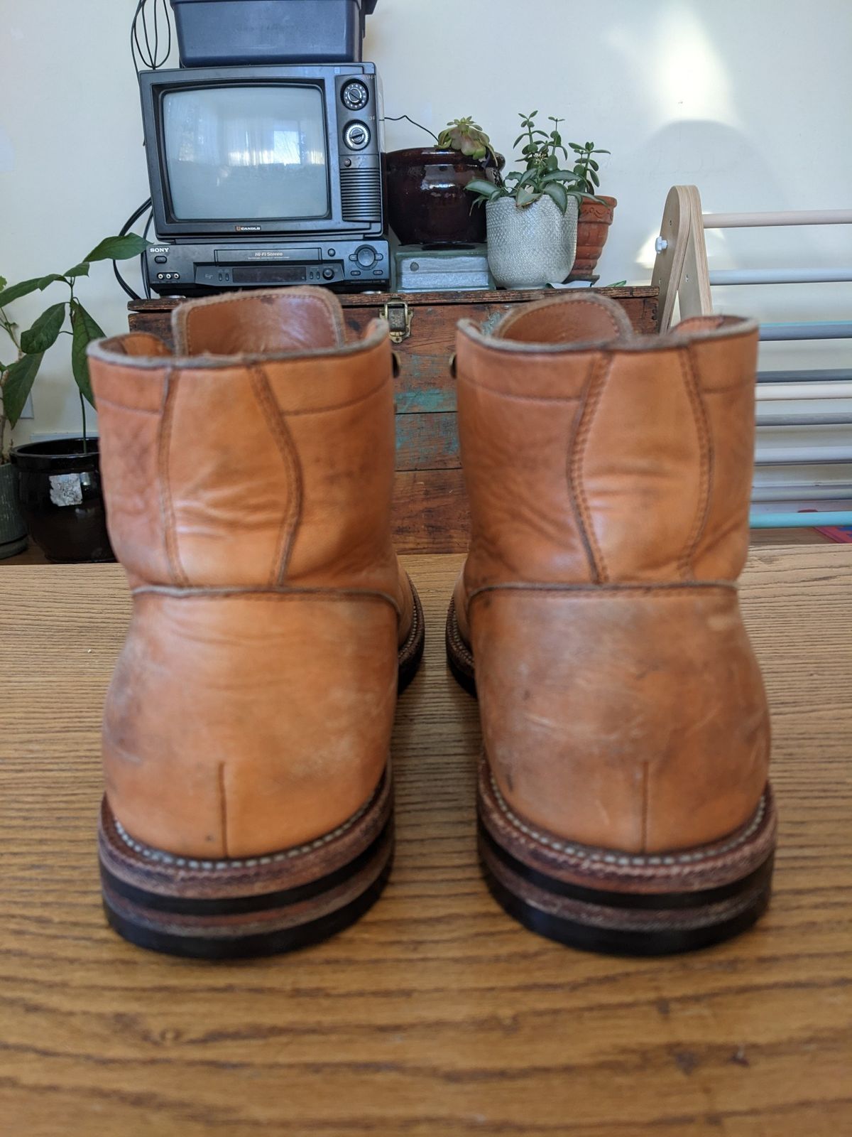 Photo by stephankarolat on March 5, 2023 of the Grant Stone Diesel Boot in Horween English Tan Essex.