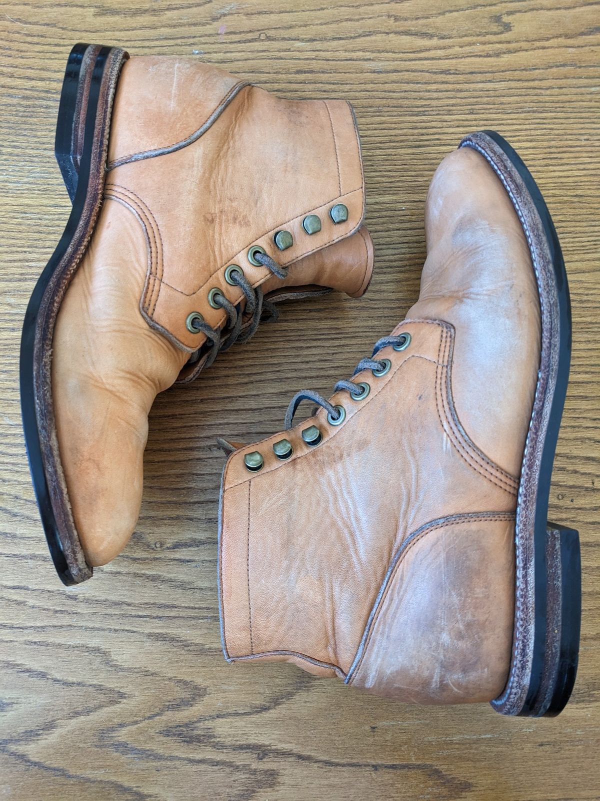 Photo by stephankarolat on March 5, 2023 of the Grant Stone Diesel Boot in Horween English Tan Essex.