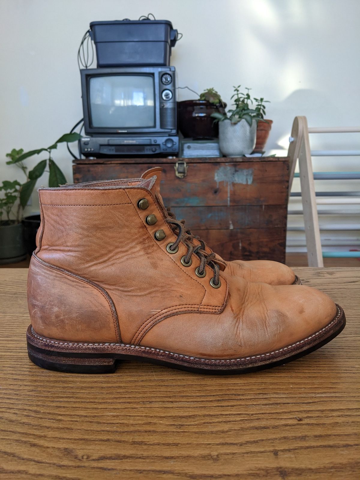 Photo by stephankarolat on March 5, 2023 of the Grant Stone Diesel Boot in Horween English Tan Essex.