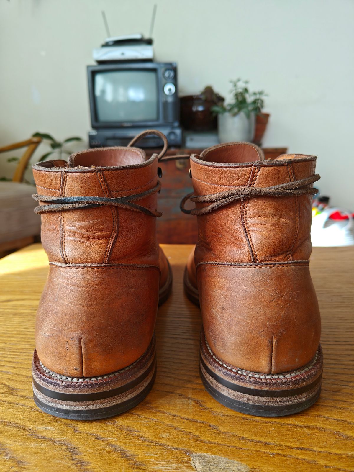 Photo by stephankarolat on April 3, 2023 of the Grant Stone Diesel Boot in Horween English Tan Essex.