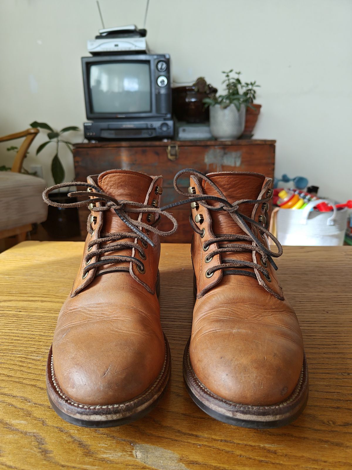 Photo by stephankarolat on April 3, 2023 of the Grant Stone Diesel Boot in Horween English Tan Essex.