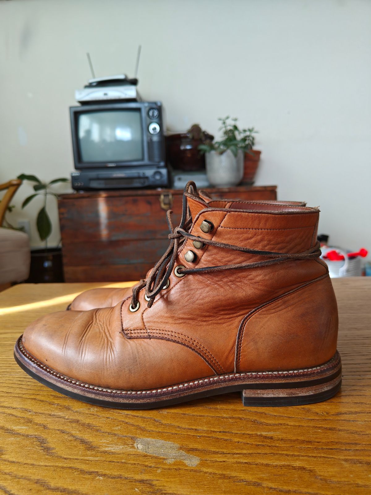 Photo by stephankarolat on April 3, 2023 of the Grant Stone Diesel Boot in Horween English Tan Essex.