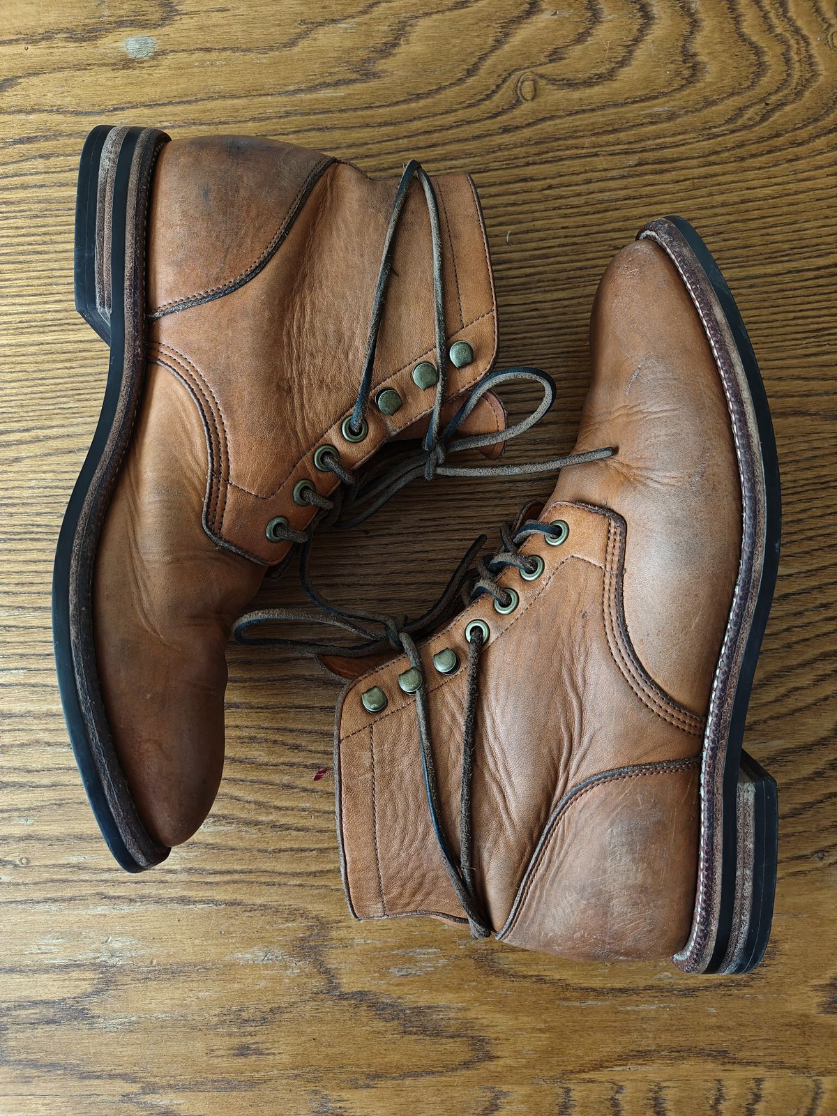 Photo by stephankarolat on April 3, 2023 of the Grant Stone Diesel Boot in Horween English Tan Essex.