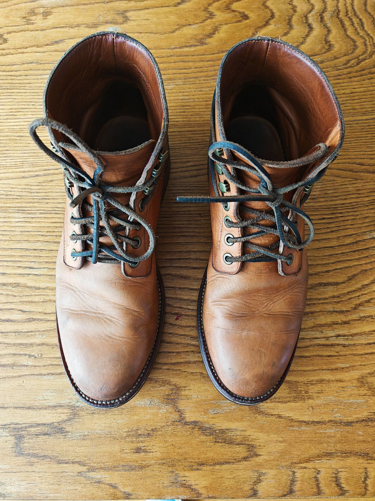 Photo by stephankarolat on April 3, 2023 of the Grant Stone Diesel Boot in Horween English Tan Essex.