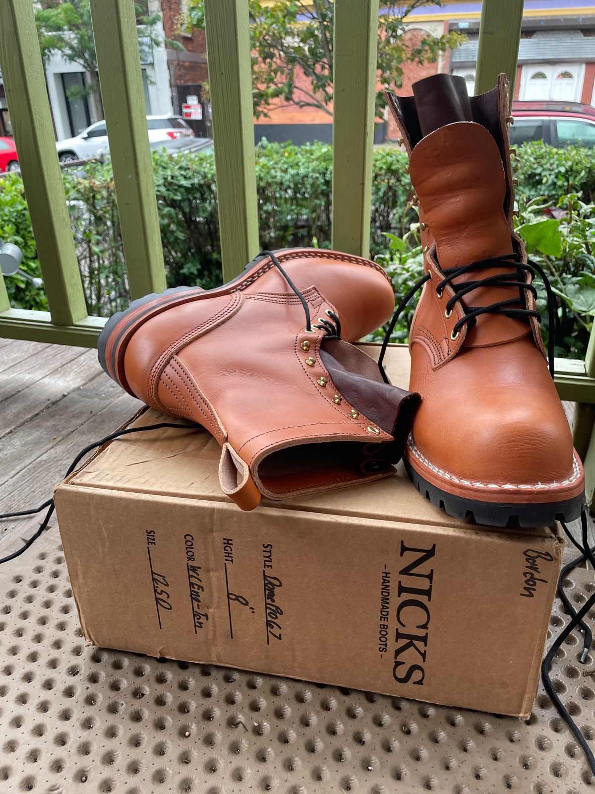 Photo by LTDDaniel on September 25, 2023 of the Nicks DomePro in Wickett & Craig Tan English Bridle.