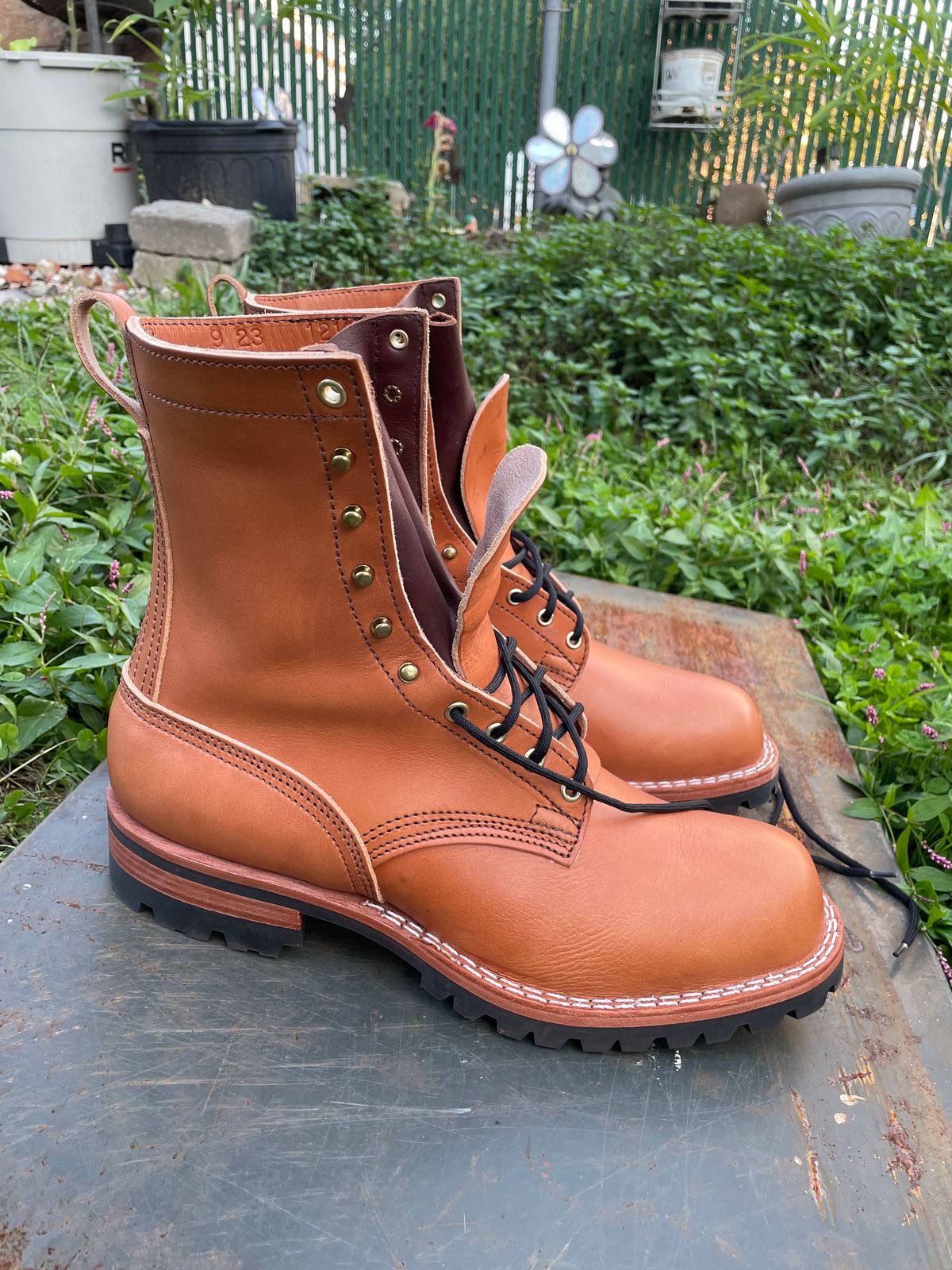 Photo by LTDDaniel on October 1, 2023 of the Nicks DomePro in Wickett & Craig Tan English Bridle.