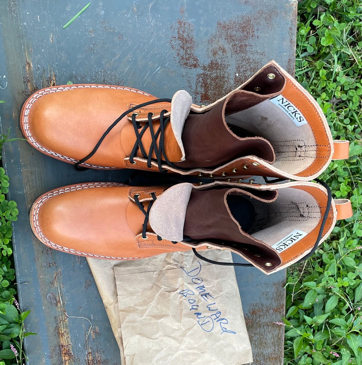 Photo by LTDDaniel on October 1, 2023 of the Nicks DomePro in Wickett & Craig Tan English Bridle.