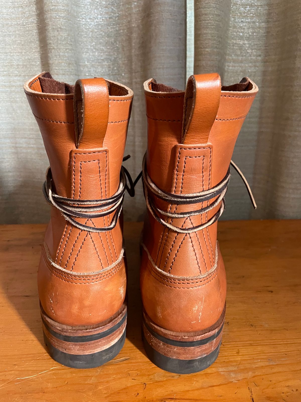 Photo by LTDDaniel on November 5, 2023 of the Nicks DomePro in Wickett & Craig Tan English Bridle.