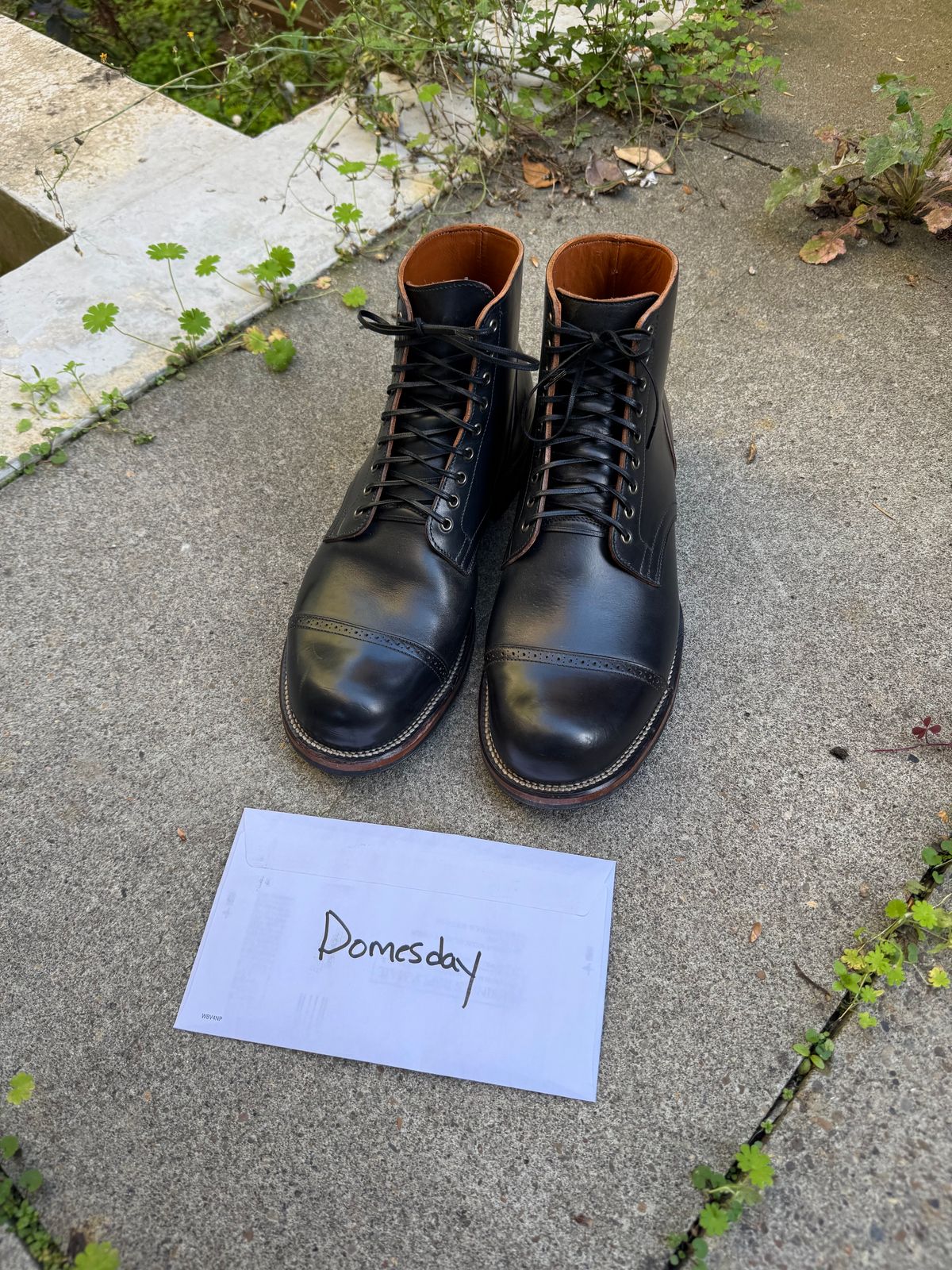 Photo by piratedoc on October 3, 2024 of the Viberg Service Boot BCT in Horween Navy Teacore Crust Workshoe Butts.